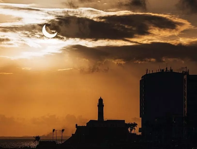 Veja imagens do eclipse solar deste sábado no Brasil